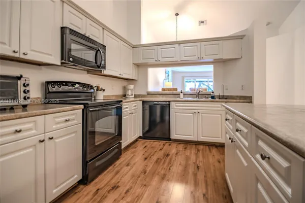 7652 PINEWALK DR 139