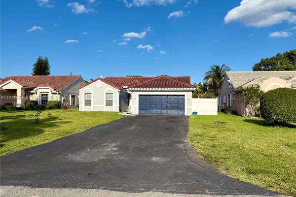 1060 NEW PARKVIEW PL
