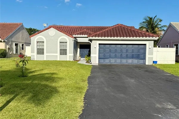 1060 NEW PARKVIEW PL