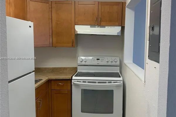 241 SE 9TH AVE 106