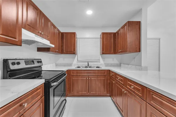 1541 NW 1ST CT