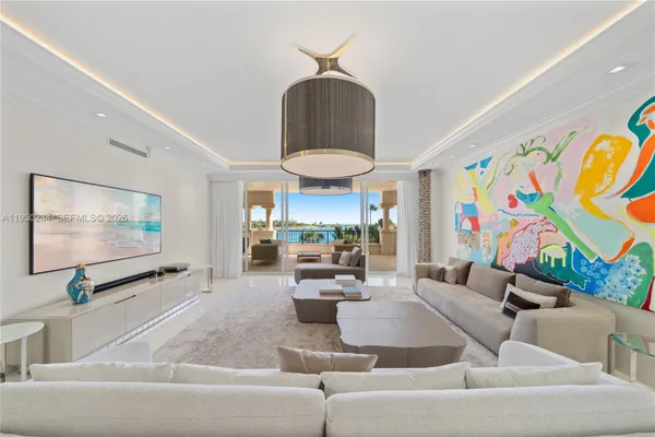 7124 FISHER ISLAND DR 7124