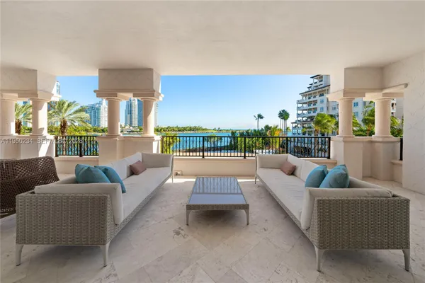 7124 FISHER ISLAND DR 7124