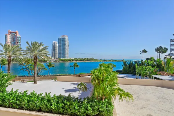 7124 FISHER ISLAND DR 7124