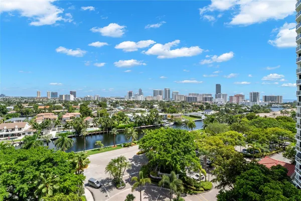 3610 YACHT CLUB DR 1001