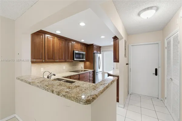 2350 NE 14TH ST CSWY 507