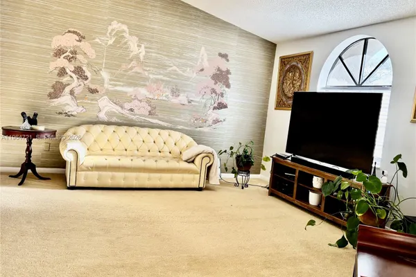 5258 EUROPA DR H