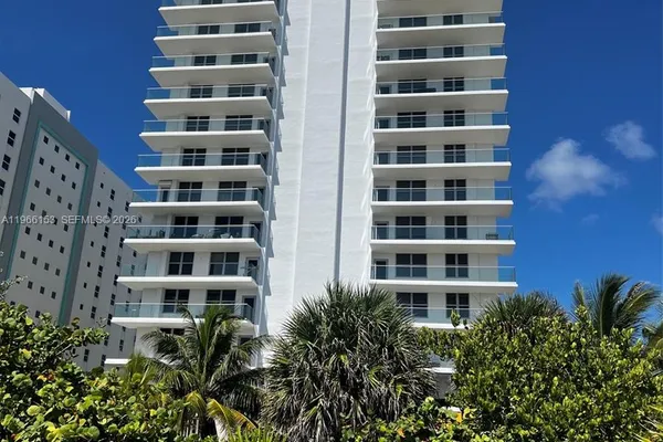 9225 COLLINS AVE 302