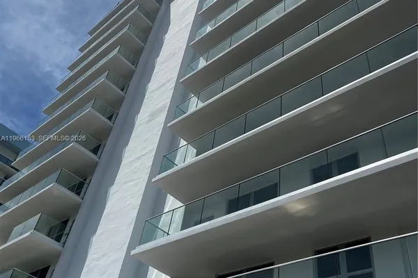 9225 COLLINS AVE 302