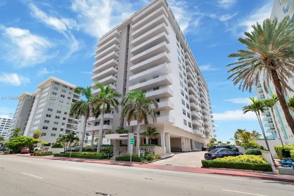 9225 COLLINS AVE 302