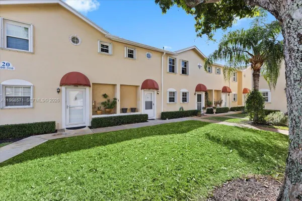 307 WATERSIDE DR