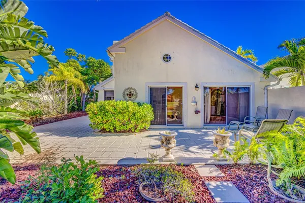 30 WINDSOR LN