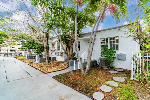8335 CRESPI BLVD 4