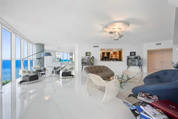 2711 S OCEAN DR 902