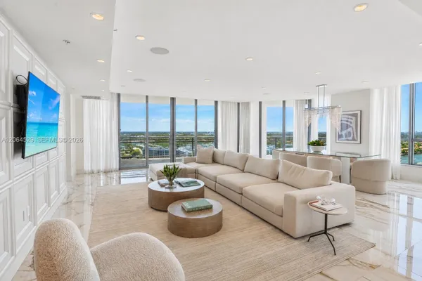 3535 S OCEAN DR 2106