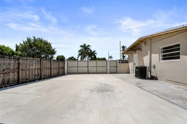 8241 SW 12TH TER