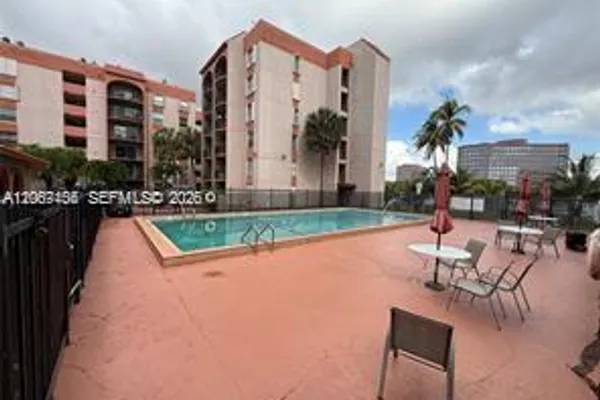5201 NW 7TH ST 506
