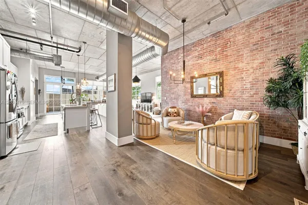 410 NW 1ST AVE 202