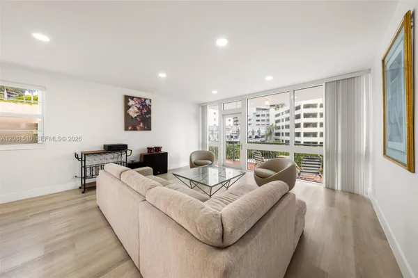 1408 BRICKELL BAY DR 518