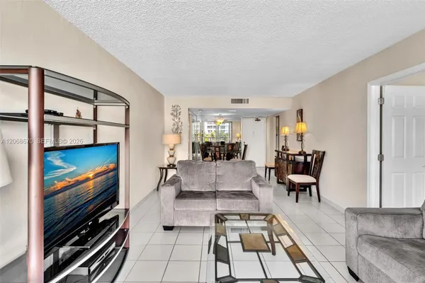 9273 COLLINS AVE 308