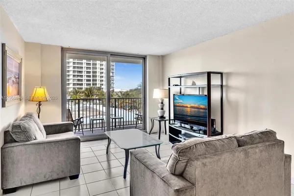 9273 COLLINS AVE 308