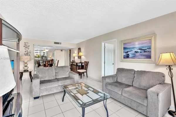 9273 COLLINS AVE 308