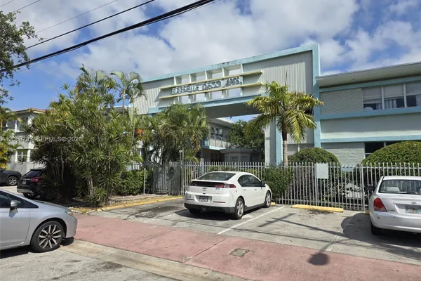 1255 MARSEILLE DR 21