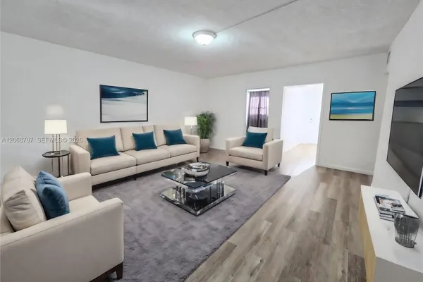 1255 MARSEILLE DR 21