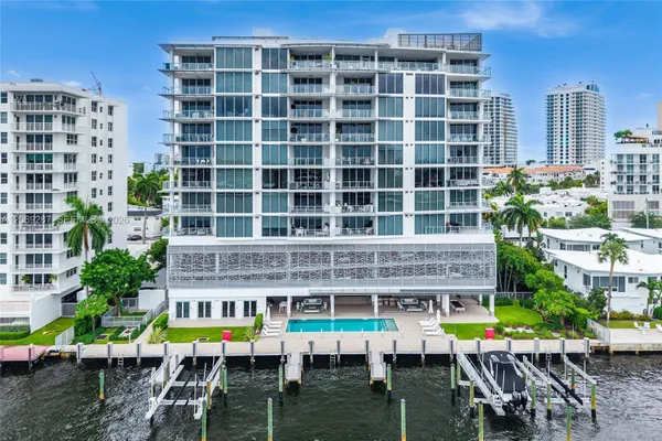 435 BAYSHORE DR 703
