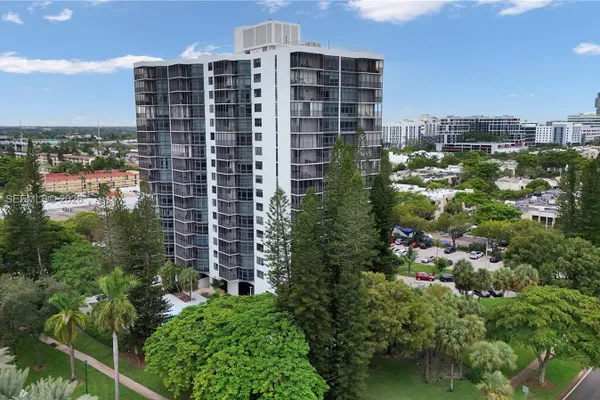 20100 W COUNTRY CLUB DR 403
