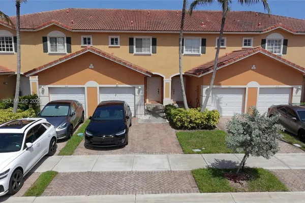 550 SAINT TROPEZ LN