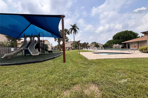 1925 SW 81ST TER