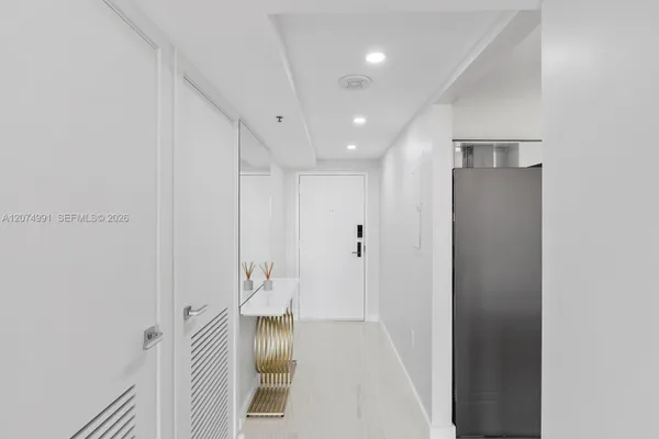 8877 COLLINS AVE 704