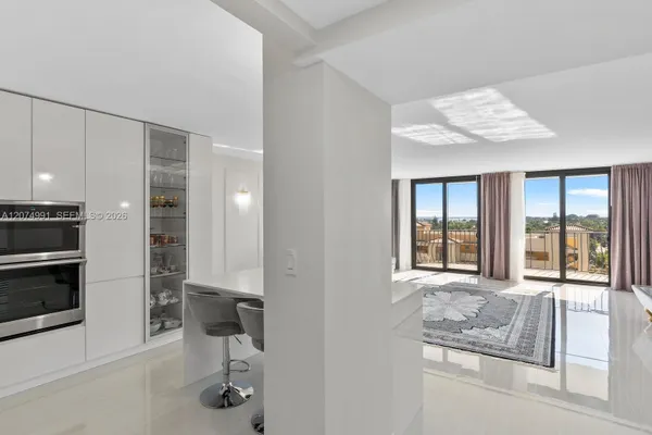 8877 COLLINS AVE 704