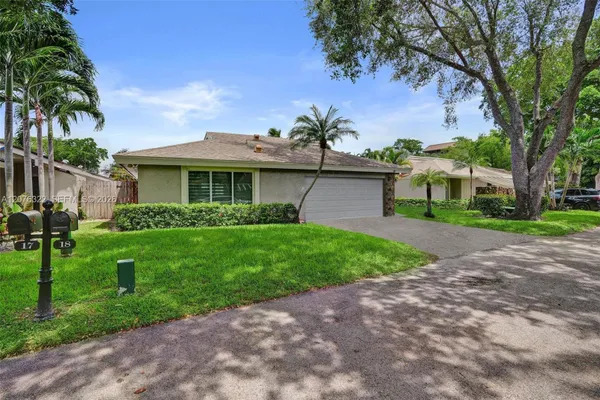 18 BOXWOOD RD