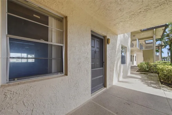 5510 LAKESIDE DR 108