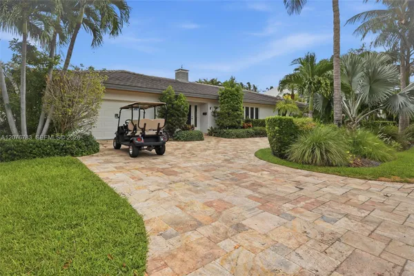 571 S MASHTA DR