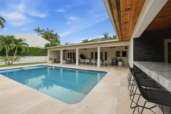 571 S MASHTA DR