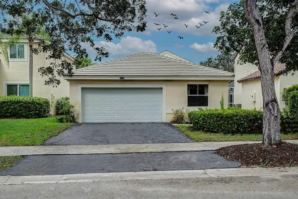 113 W BAYRIDGE DR