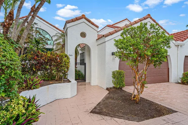 7481 CAMPO FLORIDO