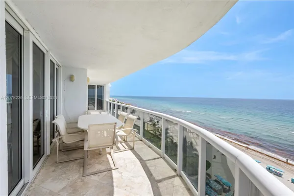 16711 COLLINS AVE 907