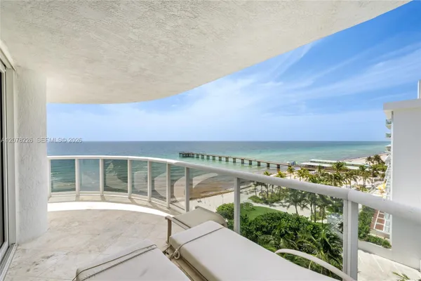 16711 COLLINS AVE 907