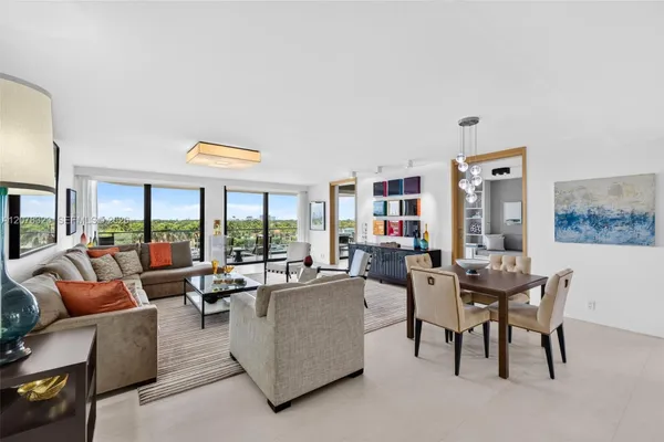 5500 COLLINS AVE 702