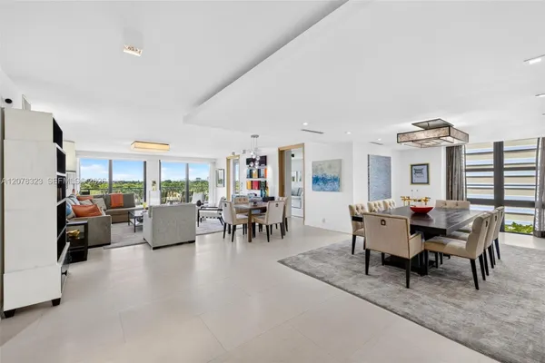 5500 COLLINS AVE 702