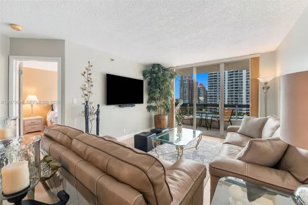 3600 MYSTIC POINTE DR 903