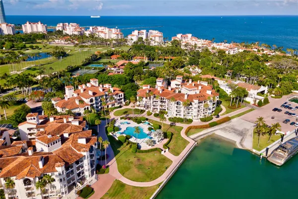 2035 FISHER ISLAND DR 2035