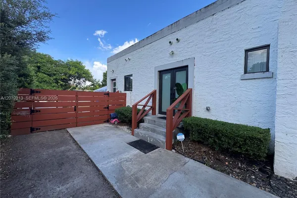 10841 NE 2ND PL