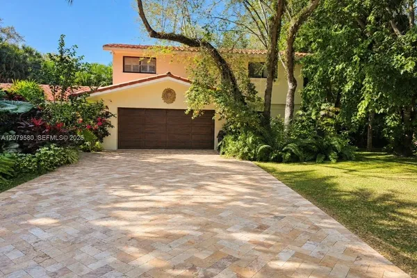 737 NW 4TH ST