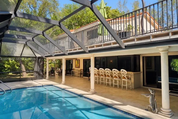 737 NW 4TH ST
