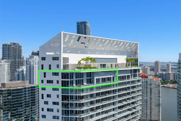 1300 BRICKELL BAY DR 4400